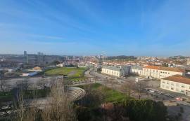 2+1 Bedroom Apartment Centro de Matosinhos top floor