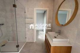 Lovely 5 bedroom semi-detached house in a residential area close to Faro airport and beach, Algarve