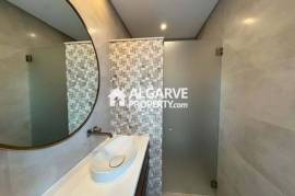 Lovely 5 bedroom semi-detached house in a residential area close to Faro airport and beach, Algarve