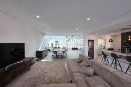 Lovely 5 bedroom semi-detached house in a residential area close to Faro airport and beach, Algarve