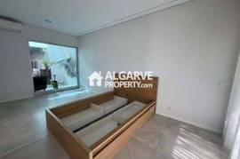 Lovely 5 bedroom semi-detached house in a residential area close to Faro airport and beach, Algarve