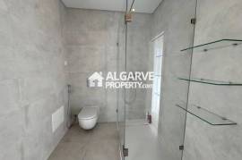 Lovely 5 bedroom semi-detached house in a residential area close to Faro airport and beach, Algarve