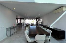 Lovely 5 bedroom semi-detached house in a residential area close to Faro airport and beach, Algarve