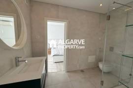 Lovely 5 bedroom semi-detached house in a residential area close to Faro airport and beach, Algarve