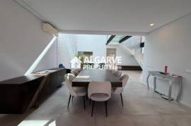 Lovely 5 bedroom semi-detached house in a residential area close to Faro airport and beach, Algarve