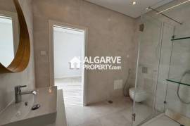Lovely 5 bedroom semi-detached house in a residential area close to Faro airport and beach, Algarve