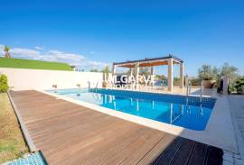 Lovely and modern 4 bedroom villa in a quiet residential area in Vilamoura, Algarve