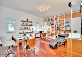 Lovely and modern 4 bedroom villa in a quiet residential area in Vilamoura, Algarve