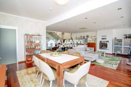 Lovely and modern 4 bedroom villa in a quiet residential area in Vilamoura, Algarve