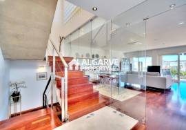 Lovely and modern 4 bedroom villa in a quiet residential area in Vilamoura, Algarve