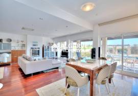 Lovely and modern 4 bedroom villa in a quiet residential area in Vilamoura, Algarve