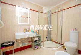 Lovely and modern 4 bedroom villa in a quiet residential area in Vilamoura, Algarve