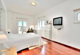 Lovely and modern 4 bedroom villa in a quiet residential area in Vilamoura, Algarve