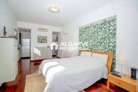 Lovely and modern 4 bedroom villa in a quiet residential area in Vilamoura, Algarve