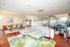 Lovely and modern 4 bedroom villa in a quiet residential area in Vilamoura, Algarve