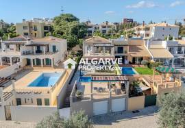 Lovely and modern 4 bedroom villa in a quiet residential area in Vilamoura, Algarve