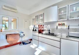 Lovely and modern 4 bedroom villa in a quiet residential area in Vilamoura, Algarve