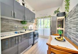 Fully Renovated 2-Bedroom Apartment with Quality Finishes em Faro, Algarve