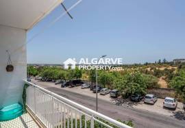 Fully Renovated 2-Bedroom Apartment with Quality Finishes em Faro, Algarve