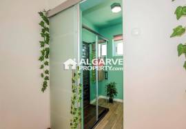 Fully Renovated 2-Bedroom Apartment with Quality Finishes em Faro, Algarve