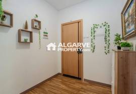 Fully Renovated 2-Bedroom Apartment with Quality Finishes em Faro, Algarve
