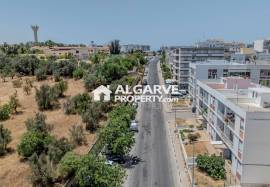 Fully Renovated 2-Bedroom Apartment with Quality Finishes em Faro, Algarve