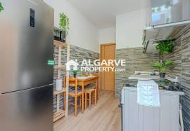 Fully Renovated 2-Bedroom Apartment with Quality Finishes em Faro, Algarve