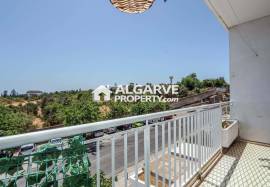 Fully Renovated 2-Bedroom Apartment with Quality Finishes em Faro, Algarve