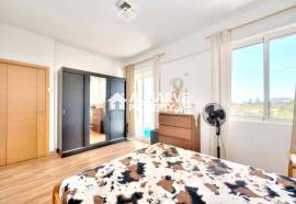 Fully Renovated 2-Bedroom Apartment with Quality Finishes em Faro, Algarve