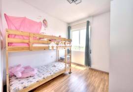 Fully Renovated 2-Bedroom Apartment with Quality Finishes em Faro, Algarve