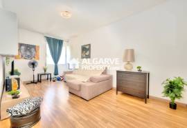 Fully Renovated 2-Bedroom Apartment with Quality Finishes em Faro, Algarve