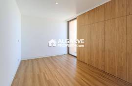 Excellent three-bedroom villa with swimming pool and garden in Vilamoura.