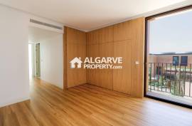 Excellent three-bedroom villa with swimming pool and garden in Vilamoura.