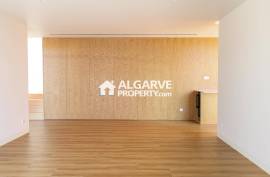 Excellent three-bedroom villa with swimming pool and garden in Vilamoura.