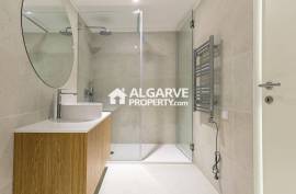 Excellent three-bedroom villa with swimming pool and garden in Vilamoura.