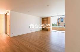 Excellent three-bedroom villa with swimming pool and garden in Vilamoura.