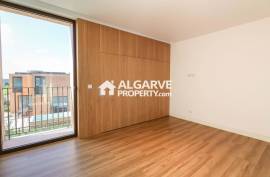 Excellent three-bedroom villa with swimming pool and garden in Vilamoura.