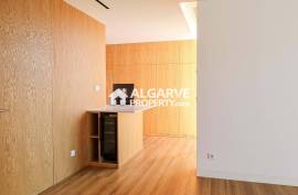 Excellent three-bedroom villa with swimming pool and garden in Vilamoura.