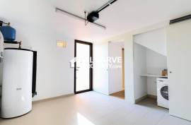 Excellent three-bedroom villa with swimming pool and garden in Vilamoura.