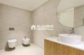 Excellent three-bedroom villa with swimming pool and garden in Vilamoura.