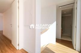 Excellent three-bedroom villa with swimming pool and garden in Vilamoura.