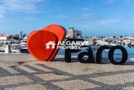 Unique Villa in the Heart of Faro with Patio and Strong Potential