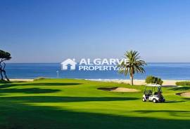 Semi-Detached 4-Bedroom Villa with Pool in Gambelas, Faro