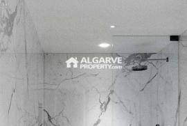 Semi-Detached 4-Bedroom Villa with Pool in Gambelas, Faro