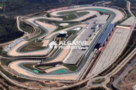 Semi-Detached 4-Bedroom Villa with Pool in Gambelas, Faro