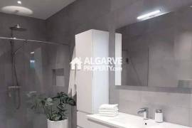 Semi-Detached 4-Bedroom Villa with Pool in Gambelas, Faro