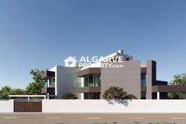 Semi-Detached 4-Bedroom Villa with Pool in Gambelas, Faro