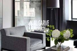 Semi-Detached 4-Bedroom Villa with Pool in Gambelas, Faro