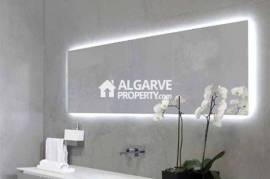 Semi-Detached 4-Bedroom Villa with Pool in Gambelas, Faro