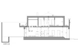 Townhouse in the Heart of Faro with 157 sq.m., Garage and Patio